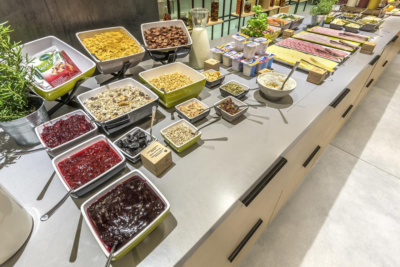 Urbihop Hotel Вилнюс Екстериор снимка